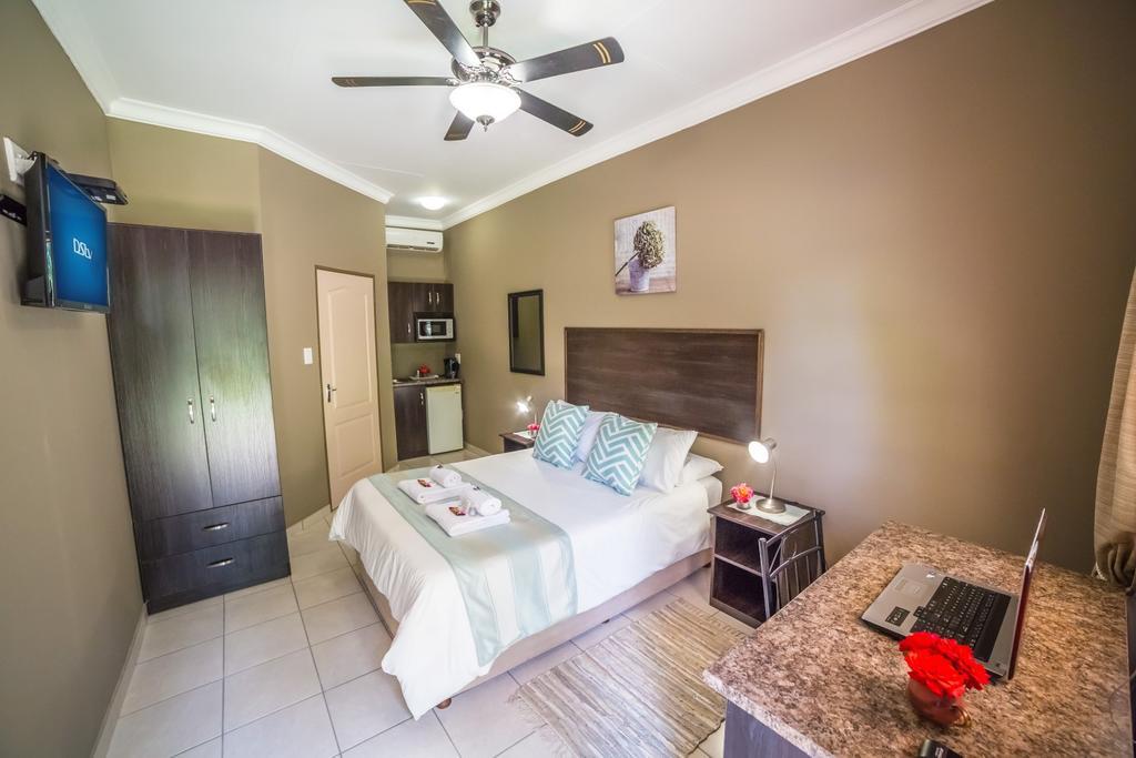 קלרקסדורפ Beryl1 Guest House מראה חיצוני תמונה